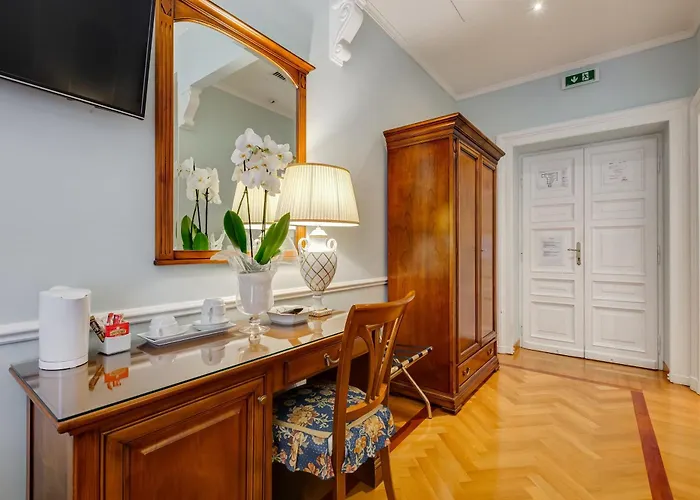 Hotel Cellini 3*